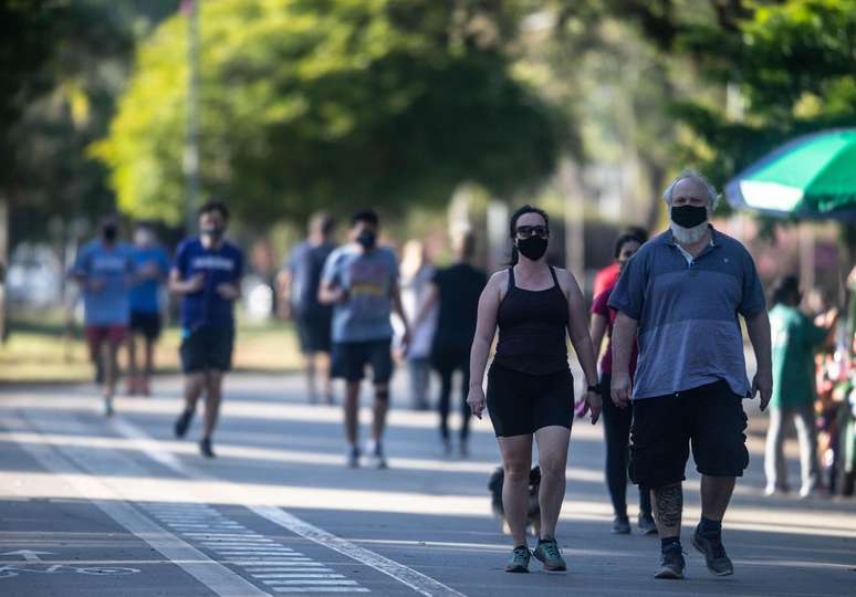 Movimento no Parque Ibirapuera, que foi reaberto nesta segunda-feira, 13