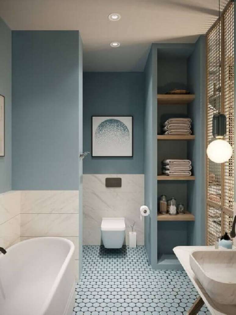 18. Decora&ccedil;&atilde;o azul pastel para banheiro planejado com piso retr&ocirc; e nichos embutidos &ndash; Foto: Pinterest