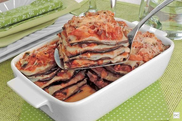 Guia da Cozinha - Receitas de lasanha de berinjela: 6 op&ccedil;&otilde;es para quem evitar massas