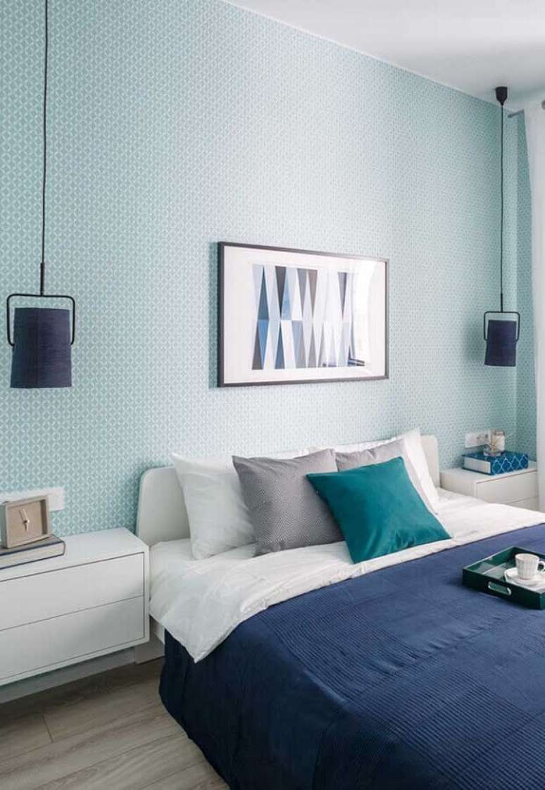 46. Papel de parede azul pastel para decora&ccedil;&atilde;o de quarto de casal moderno &ndash; Foto: Home Fashion Trend