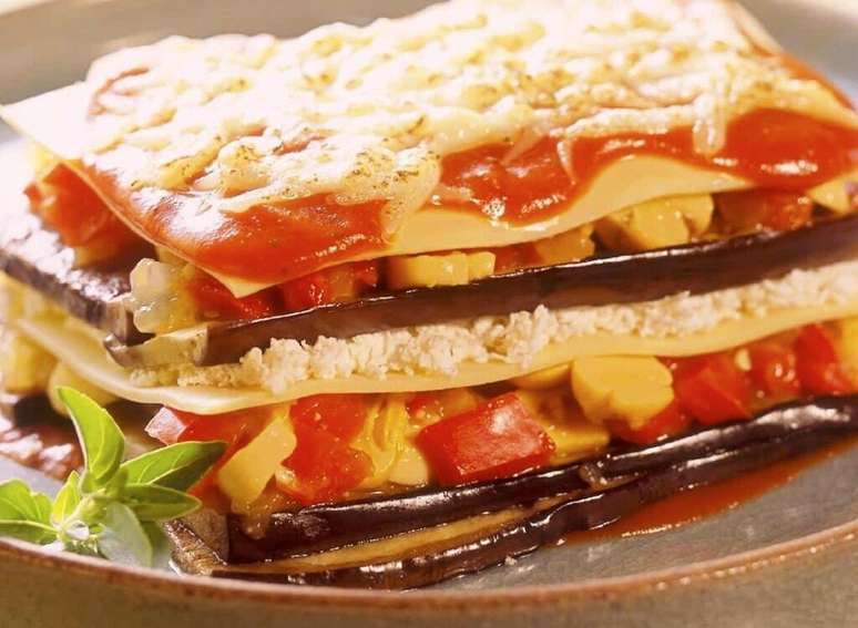Guia da Cozinha - Receitas de lasanha de berinjela: 6 op&ccedil;&otilde;es para quem evitar massas