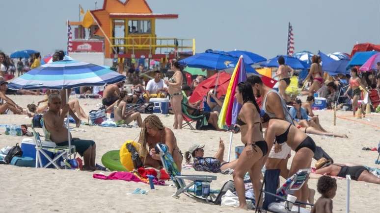 As praias de Miami voltaram a encher no meio da pandemia