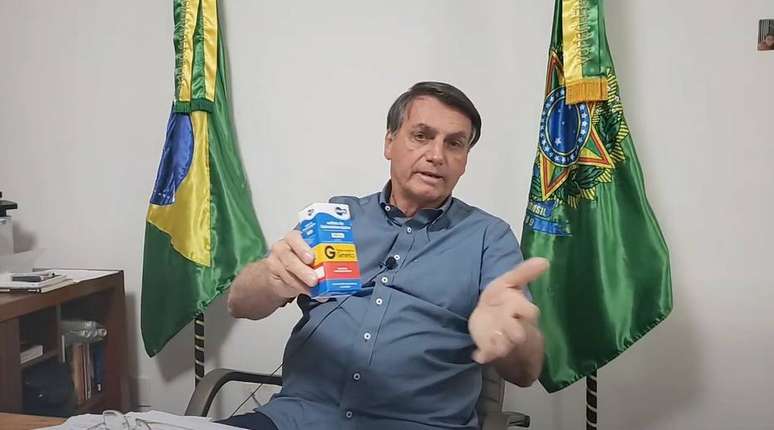Bolsonaro afirma ter tomado cloroquina após ser contaminado pelo coronavírus