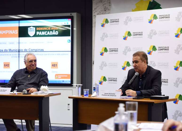 O prefeito de Campinas, Jonas Donizette, e o secretário Carmino de Souza, em live sobre o avanço do novo coronavírus na cidade.