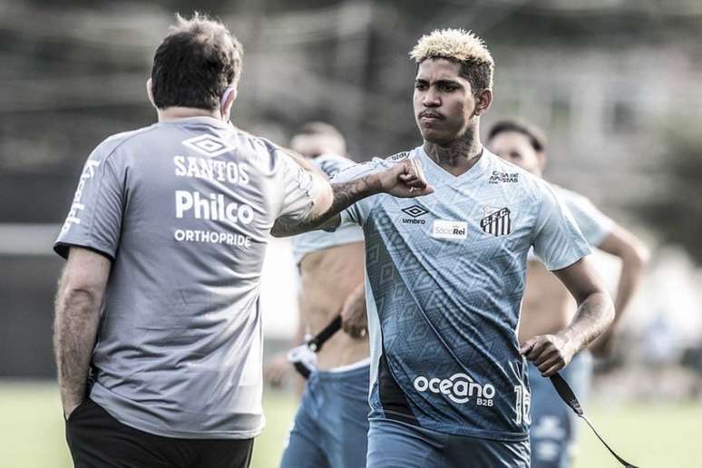 Raniel durante treino na retomada da temporada (Foto: Ivan Storti/Santos)