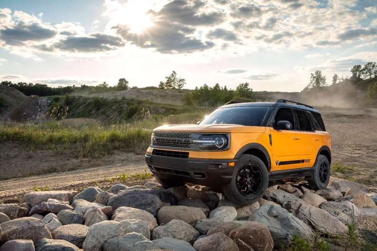 Bronco Sport First Edition: único na cor laranja metálico (mas parece amarelo).