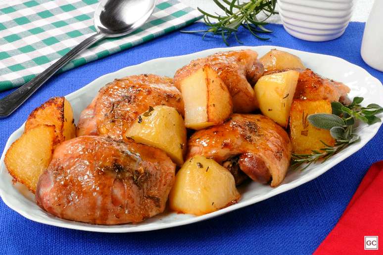 Guia da Cozinha - 7 jeitos de fazer sobrecoxa de frango para variar o almoço