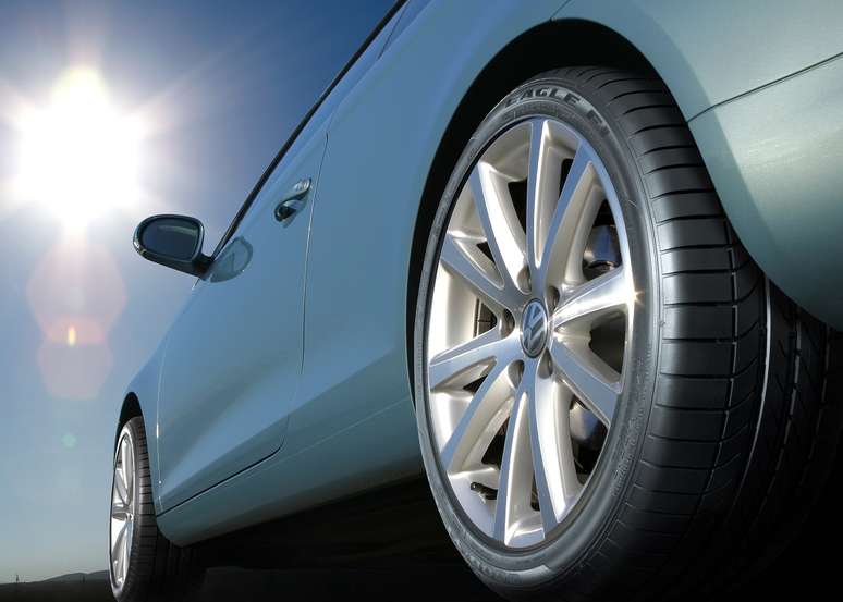 Mesmo com o balanceamento em dia, a rachadura na manta de a&ccedil;o impede um rodar suave.