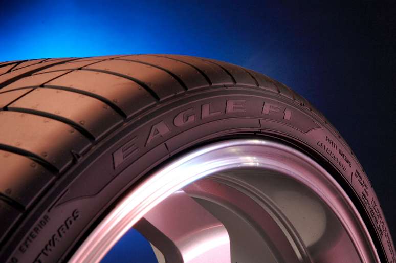 Avarias ocorridas nos ombros dos pneus s&atilde;o imposs&iacute;veis de reparar, segundo a Goodyear.