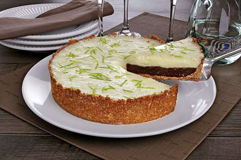 Guia da Cozinha - 9 Receitas de torta de lim&atilde;o com chocolate que s&atilde;o dignas de confeitaria