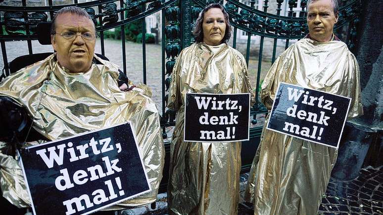 Grupos de sobreviventes classificaram de 'ofensivas' as desculpas dadas pela companhia Grunenthal