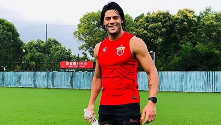 Hulk deixará a China e pode acertar com o Palmeiras