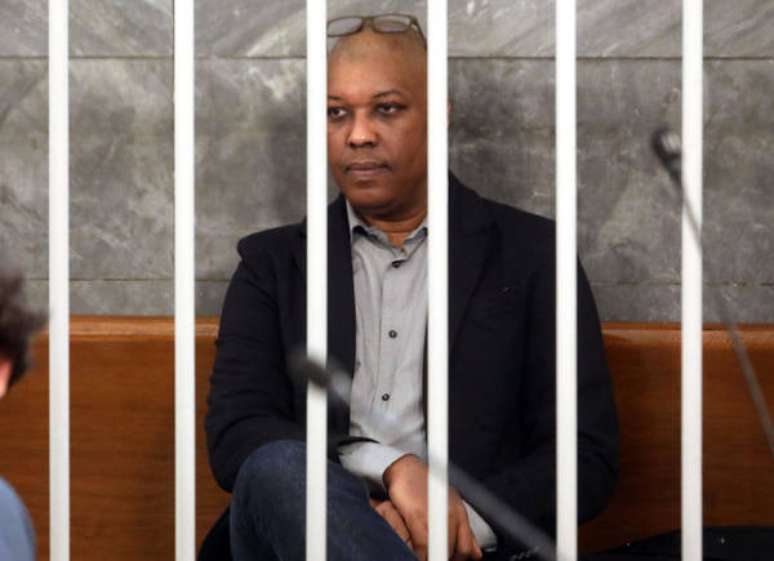 O motorista ítalo-senegalês Ousseynou Sy durante seu julgamento em Milão