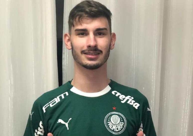Volante Jonathan, de 19 anos, se destacou na base do Inter e assinou com Palmeiras até o final de 2022 (Divulgação)