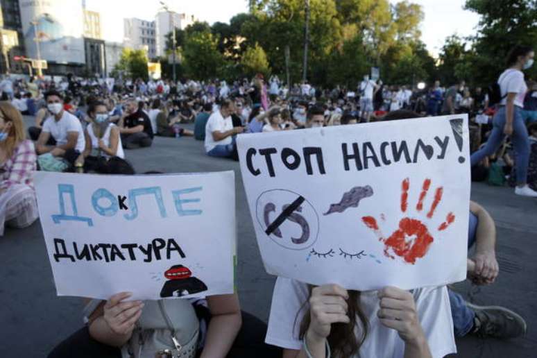 Sérvia tem registrado protestos contra medidas de enfrentamento à pandemia de coronavírus