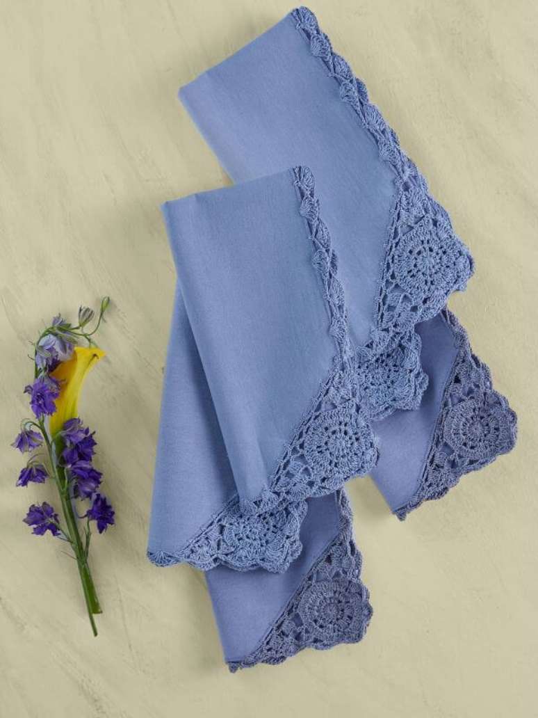 53. Bico de croch&ecirc; para guardanapo azul &ndash; Via: Pinterest