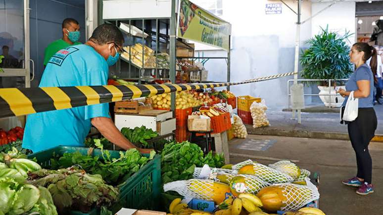 Além do comércio não essencial, as feiras livres também voltaram a funcionar em São José do Rio Preto, interior de São Paulo