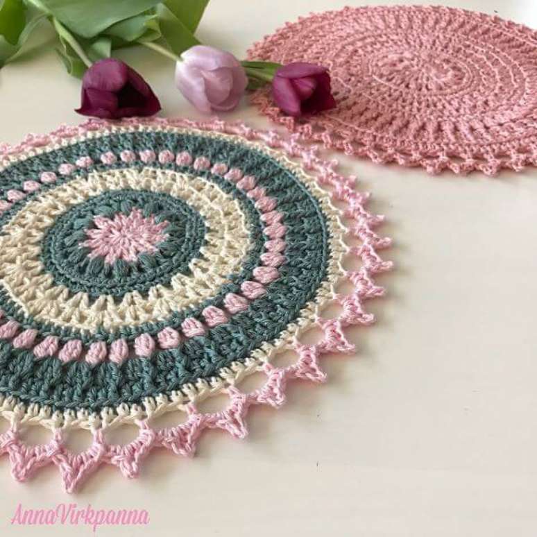 31. Crochê para iniciantes com rosa e azul – Via: Pinterest