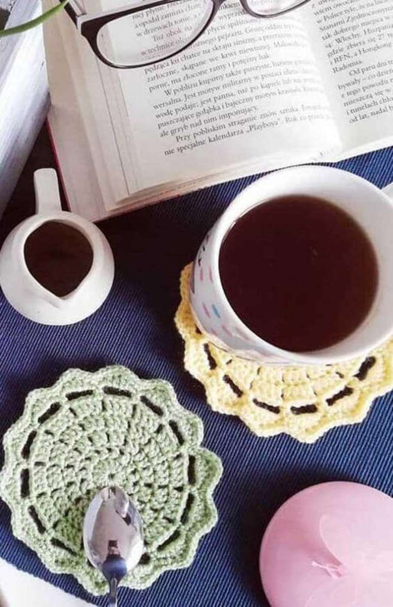 22. Porta copos de croch&ecirc; para iniciantes &ndash; Via: Pinterest