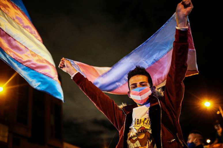Manifestante protesta contra morte de pessoas trans na Colômbia
03/07/2020
REUTERS/Luisa Gonzalez