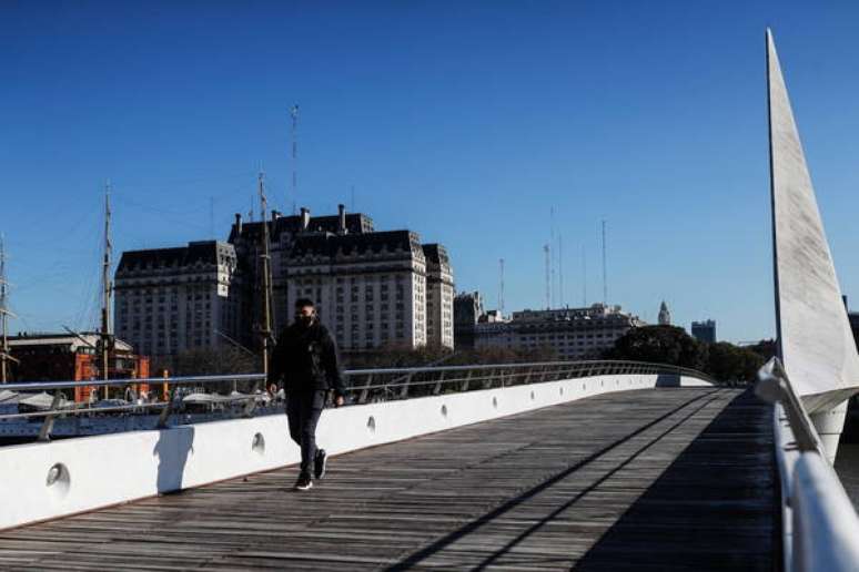 Argentina passou também dos 2 mil óbitos causados pela coronavírus