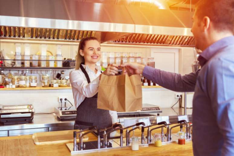 Guia da Cozinha - Saiba a diferença entre delivery, drive-thru e take away e como usá-los no seu negócio alimentício