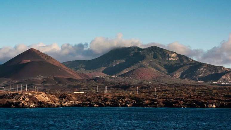 A Ilha da Ascensão fica localizada no meio do Atlântico entre Brasil e Angola