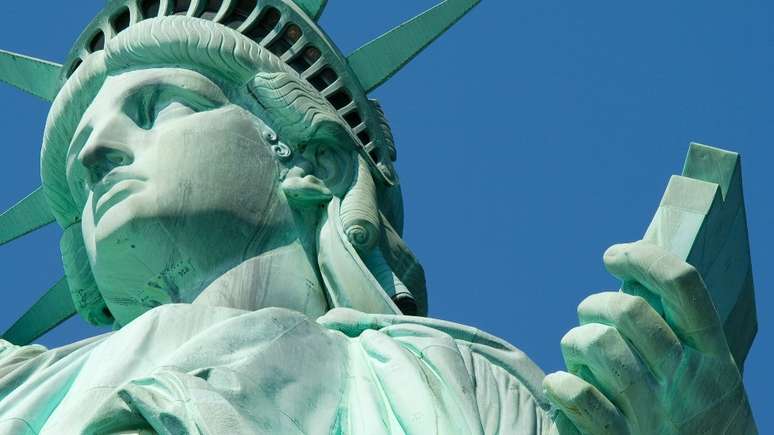 Com a nova tecnologia, o cobre n&atilde;o desenvolve a p&aacute;tina de oxida&ccedil;&atilde;o esverdeada, fen&ocirc;meno que pode ser visto na Est&aacute;tua da Liberdade