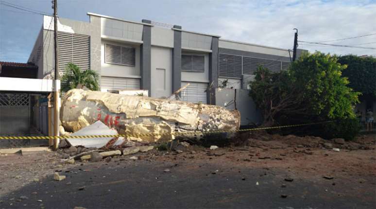 Uma fábrica de refrigerantes da empresa Mais Sabor explodiu na madrugada desta sexta-feira (17), no bairro Montese, em Fortaleza (CE)