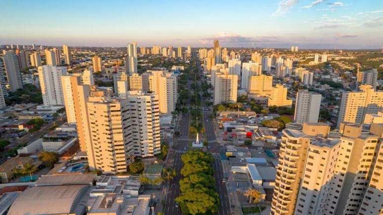 Campo Grande decretou toque de recolher, mas os casos de coronavírus não param de aumentar.