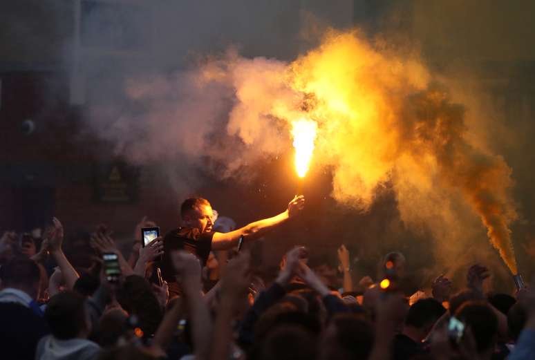 Torcedores do Leeds United comemoram acesso do clube &agrave; Premier League 
17/07/2020
REUTERS/Molly Darlington