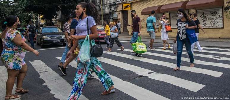 Brasil é o segundo país do mundo em números absolutos de casos e mortes por covid-19