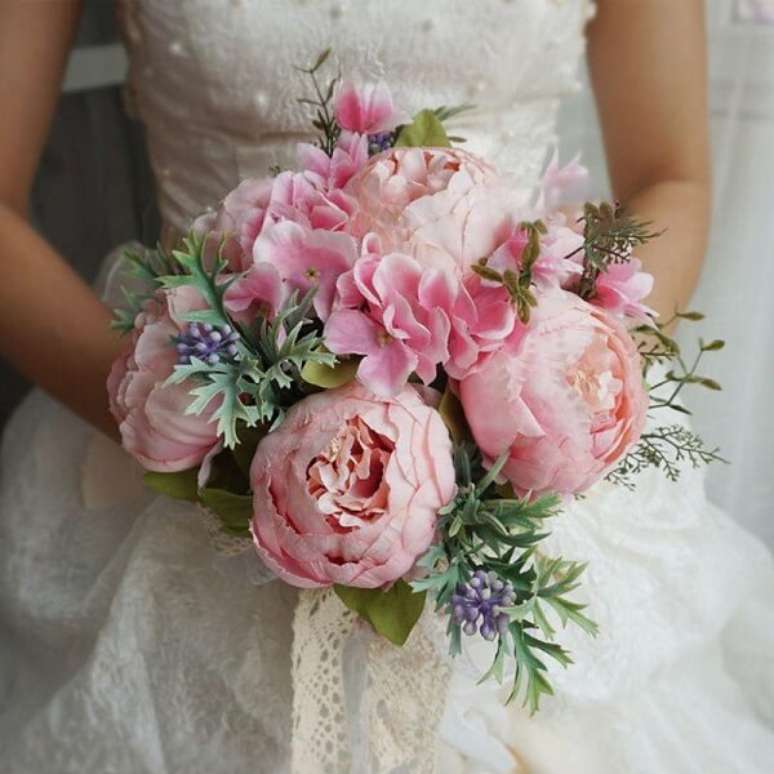 39. As flores de Peônia rosa transbordam delicadeza e romantismo. Fonte: Pinterest
