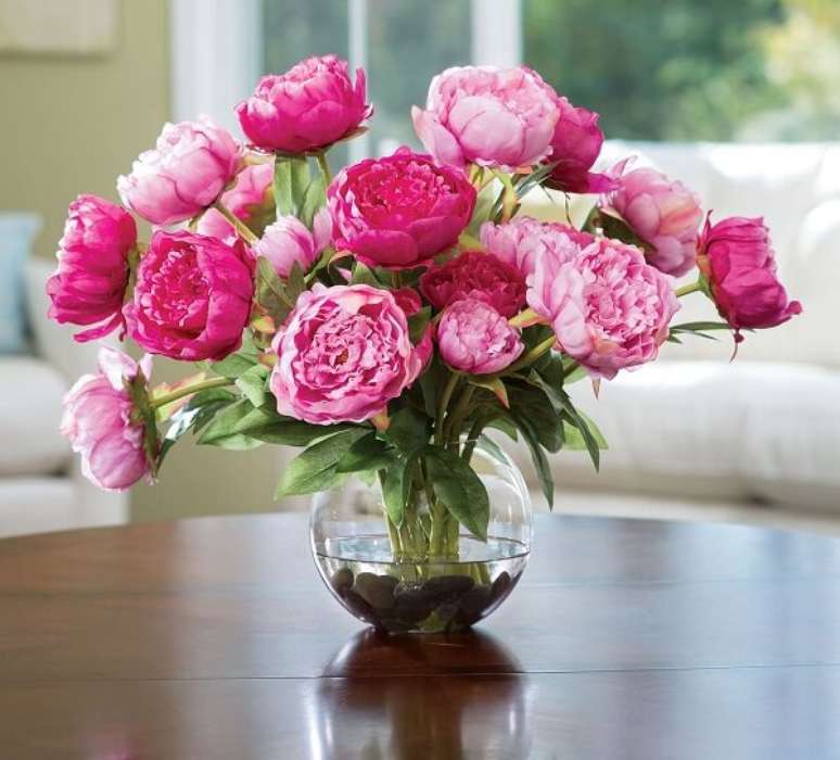 5. Decore a mesa de jantar com um lindo vaso de Peônia. Fonte: Pinterest