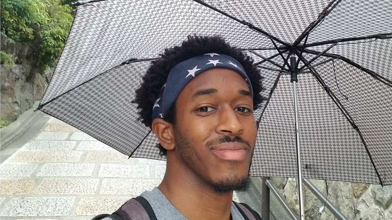 Engenheiro mec&acirc;nico Stephen Estelle, de 25 anos, veio dos Estados Unidos para tentar a vida no Jap&atilde;o