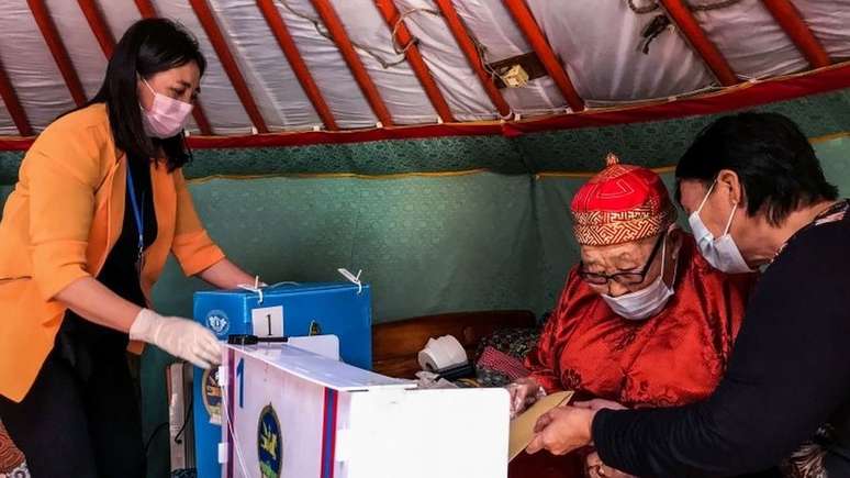 A Mong&oacute;lia votou em um novo Parlamento em meio &agrave; pandemia