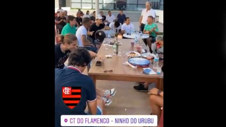 O adeus de Mister e comissão técnica no Ninho do Urubu (Foto: Reprodução Twitter Flamengo)