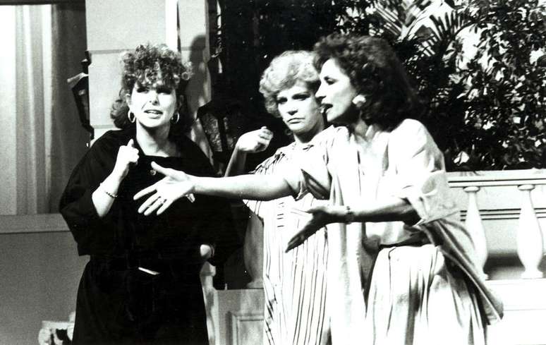 Irene Ravache, Eva Wilma e T&ocirc;nia Carrero em cena de 'Sassaricando'