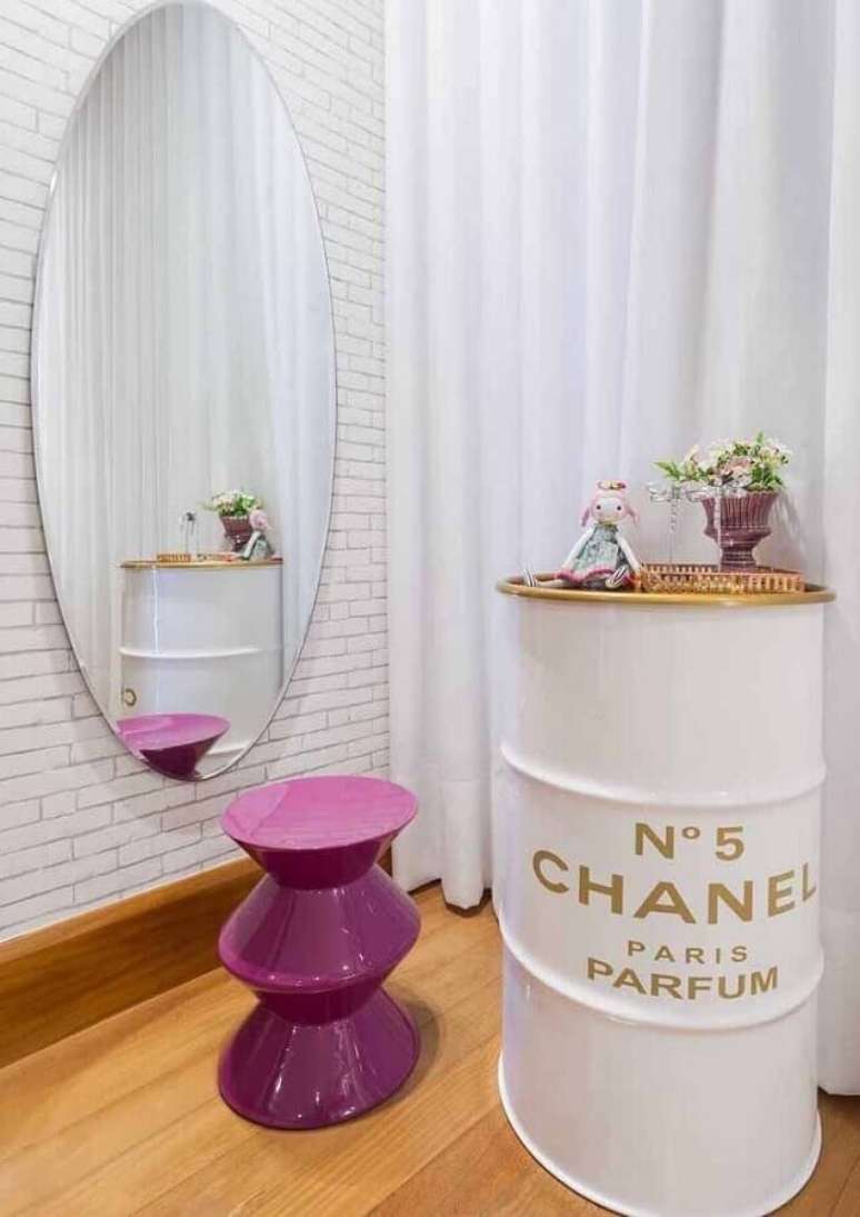 15. O tambor decorativo Chanel é muito usado para decoração de ambientes mais femininos – Foto: Pinterest