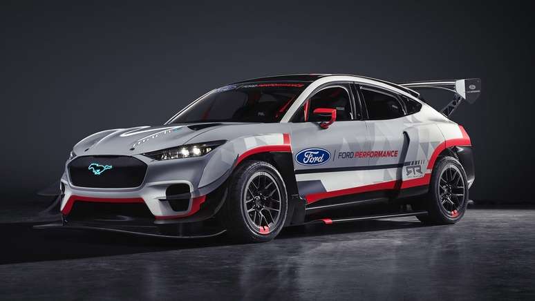 Ford Mustang Mach-E 1400 tem sete motores el&eacute;tricos e pot&ecirc;ncia de 1.419 cavalos.