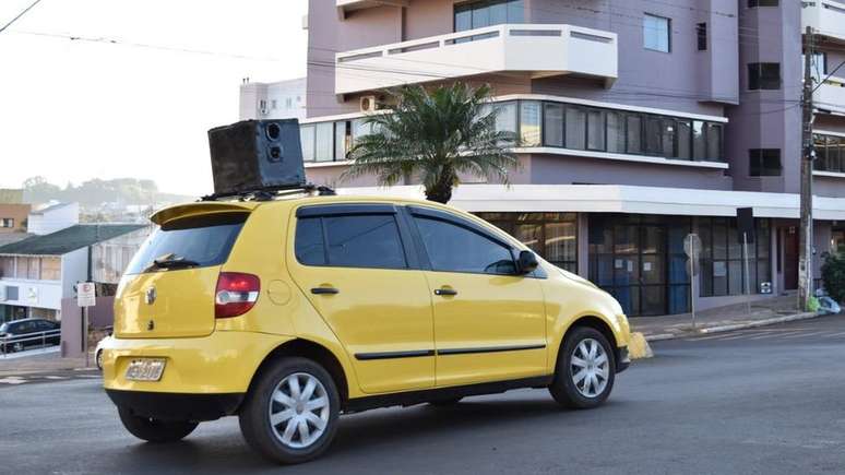 Secretaria de Sa&uacute;de de Xaxim usa carro de som para tentar alertar haitianos sobre riscos da covid-19