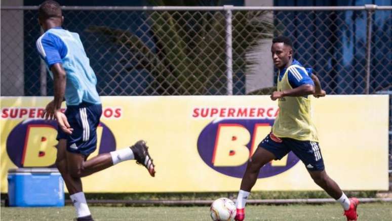 Cruzeiro anuncia a contratação do atacante Iván Angulo, do Palmeiras