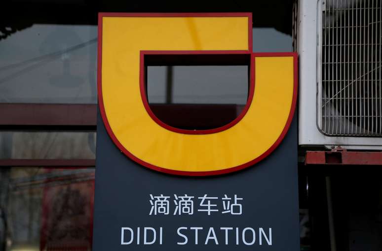 Logotipo da Didi Chuxing &eacute; visto numa esta&ccedil;&atilde;o em Pequim. 2/1/2019. REUTERS/Jason Lee