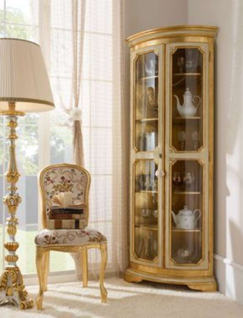 17. Cristaleira de vidro cl&aacute;ssica e moderna &ndash; Via: Andrea Fanfani