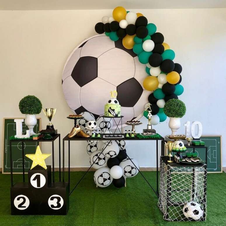 2. Decora&ccedil;&atilde;o simples para festa com tema futebol. Fonte: Pinterest