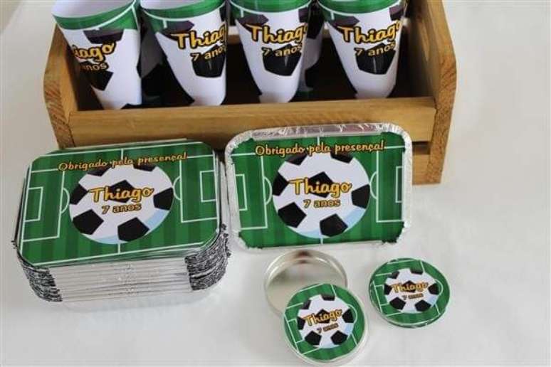 28. Kit lembrancinhas com tema futebol festa infantil. Fonte: Pinterest