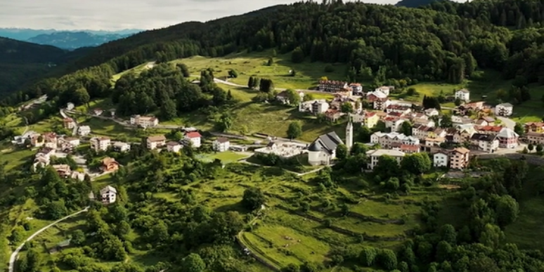 Vista aérea de Luserna, extremo-norte da Itália