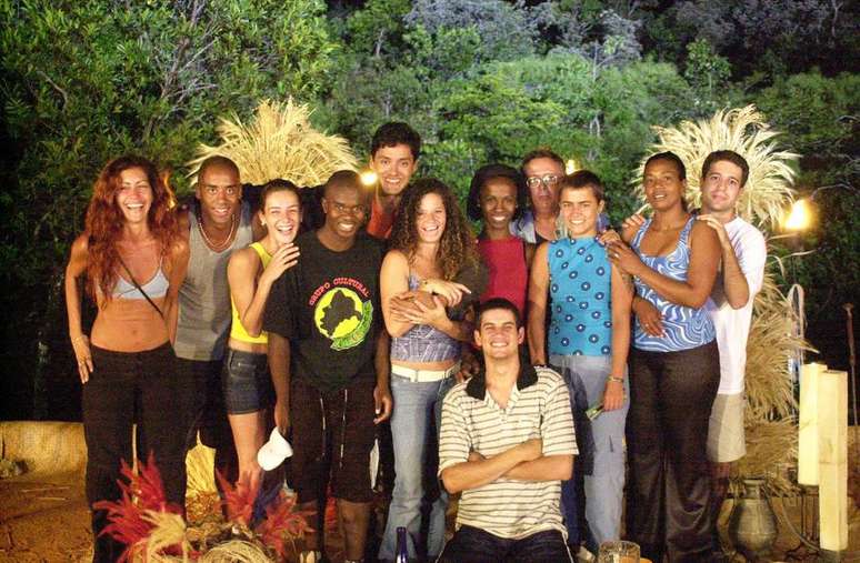 Os participantes da 2&ordf; temporada do reality show 'No Limite', em 2001 &nbsp;