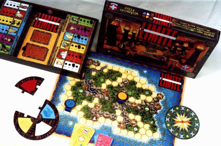 Sucesso do 'No Limite' rendeu produtos licenciados, como um jogo de tabuleiro oficial &nbsp;