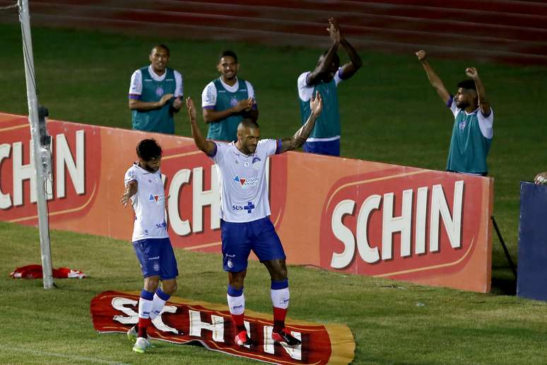 Bahia 'sobra', goleia Náutico e elimina Timbu da Copa do Nordeste